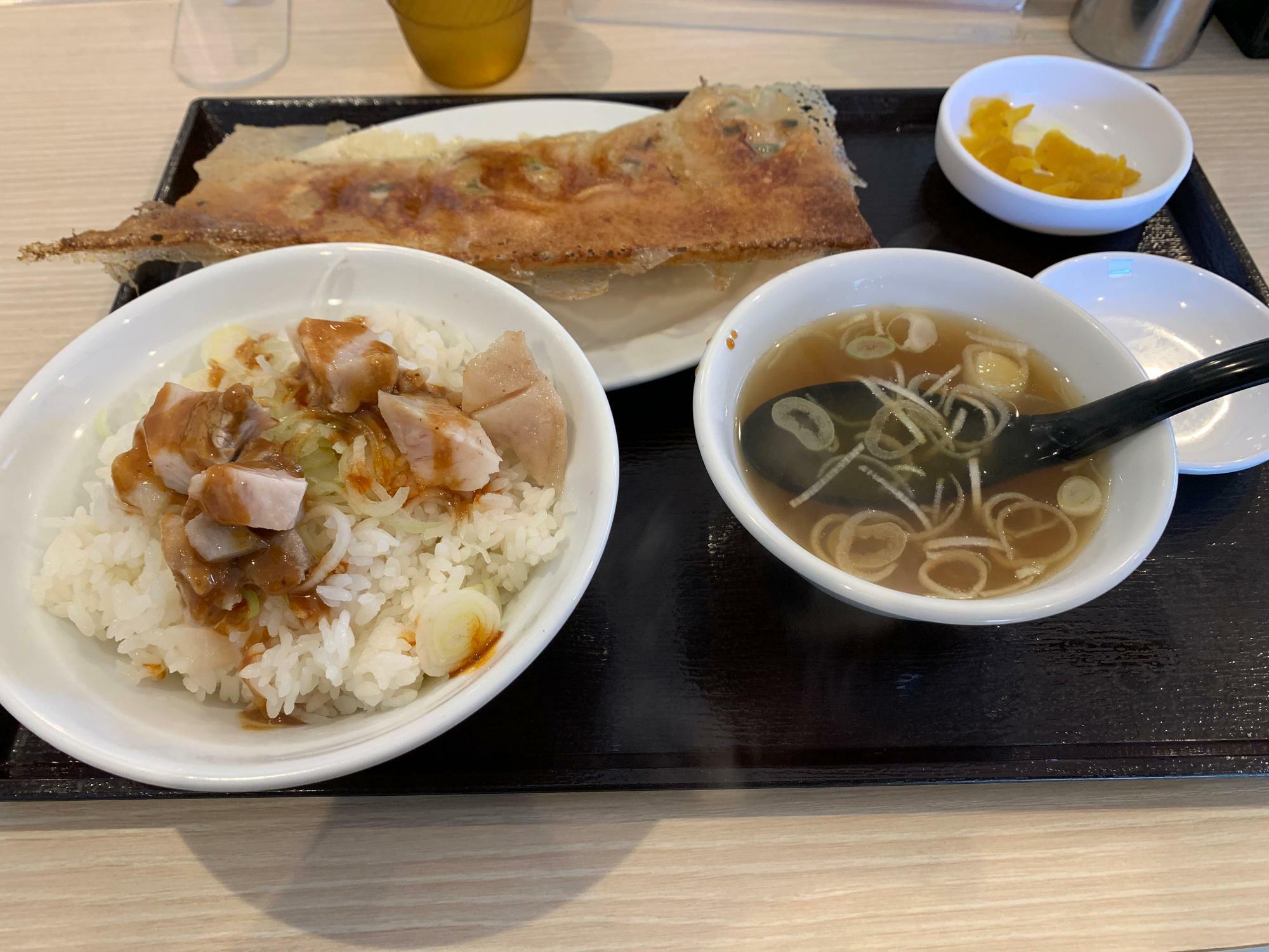 餃子チャーシュー丼定食