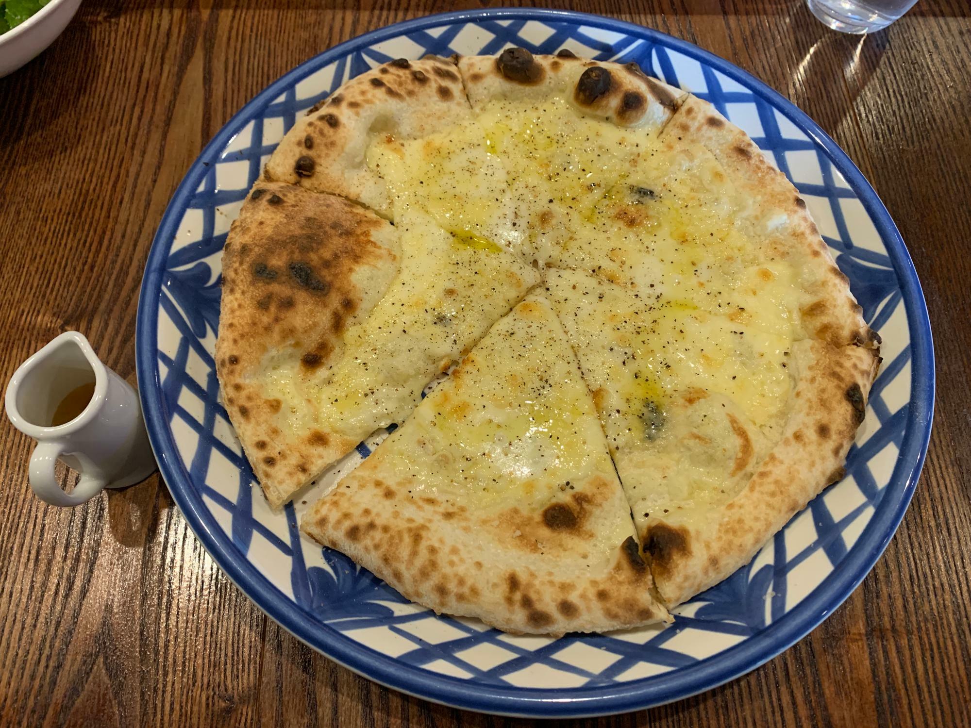 ピッツァ（クアトロチーズ）
