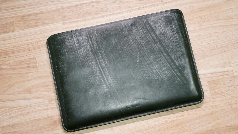 革好きMacユーザー必見】MacBook Air用ブライドルレザースリーブを試す