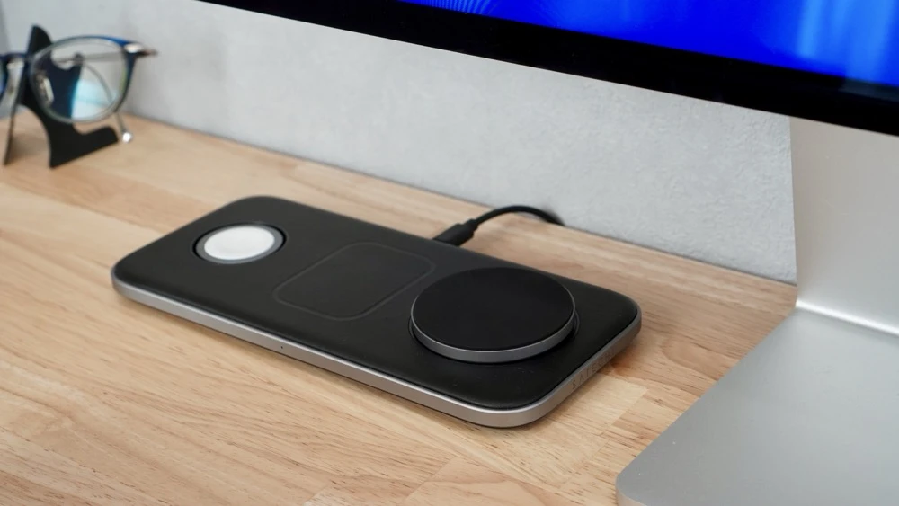 iPhone、Apple Watch、AirPodsを同時に充電できるお洒落アイテム（たか