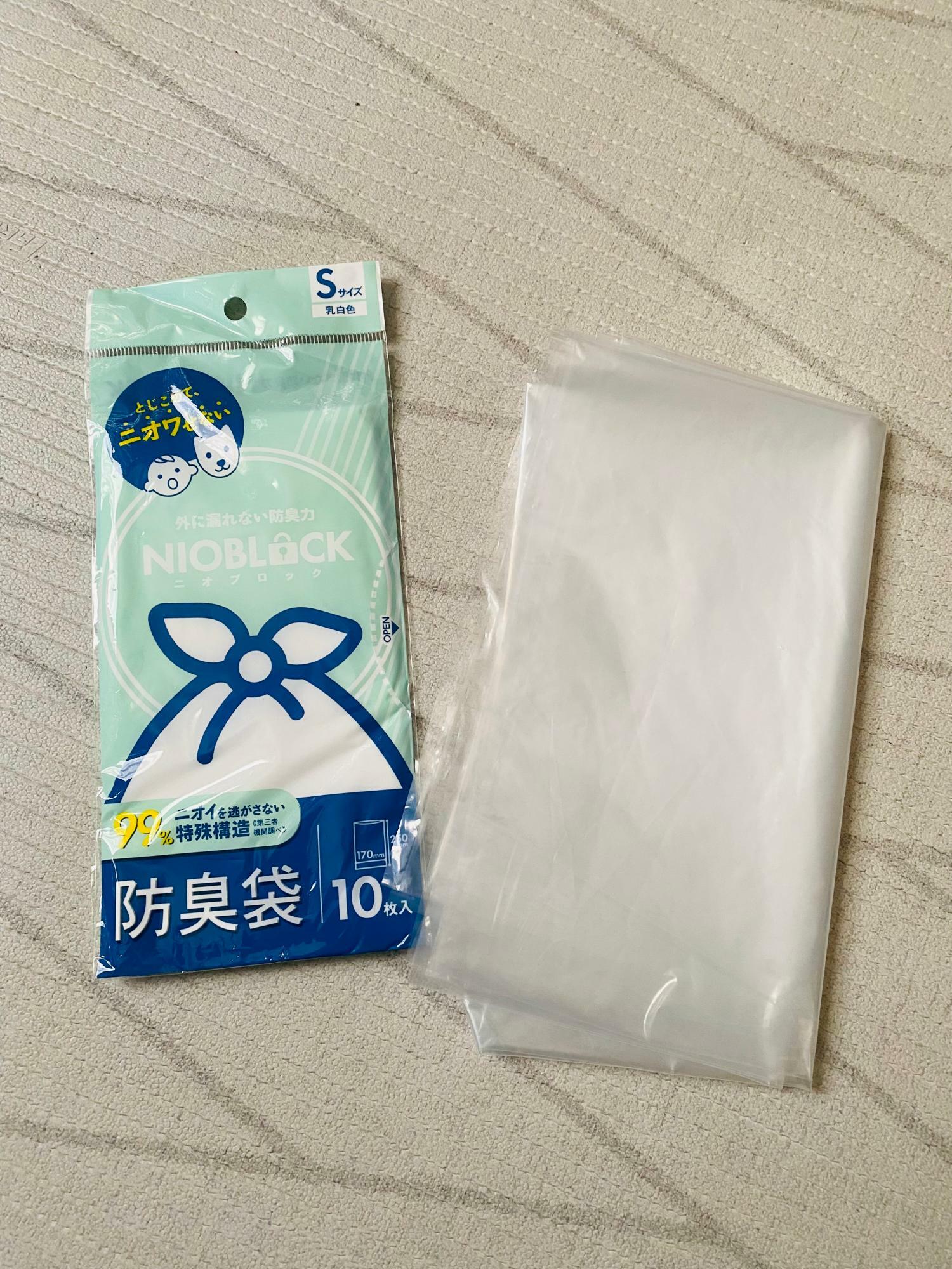 左：キャンドゥ　ニオブロックSサイズ￥110（税込）　右：100円商品ではありません。