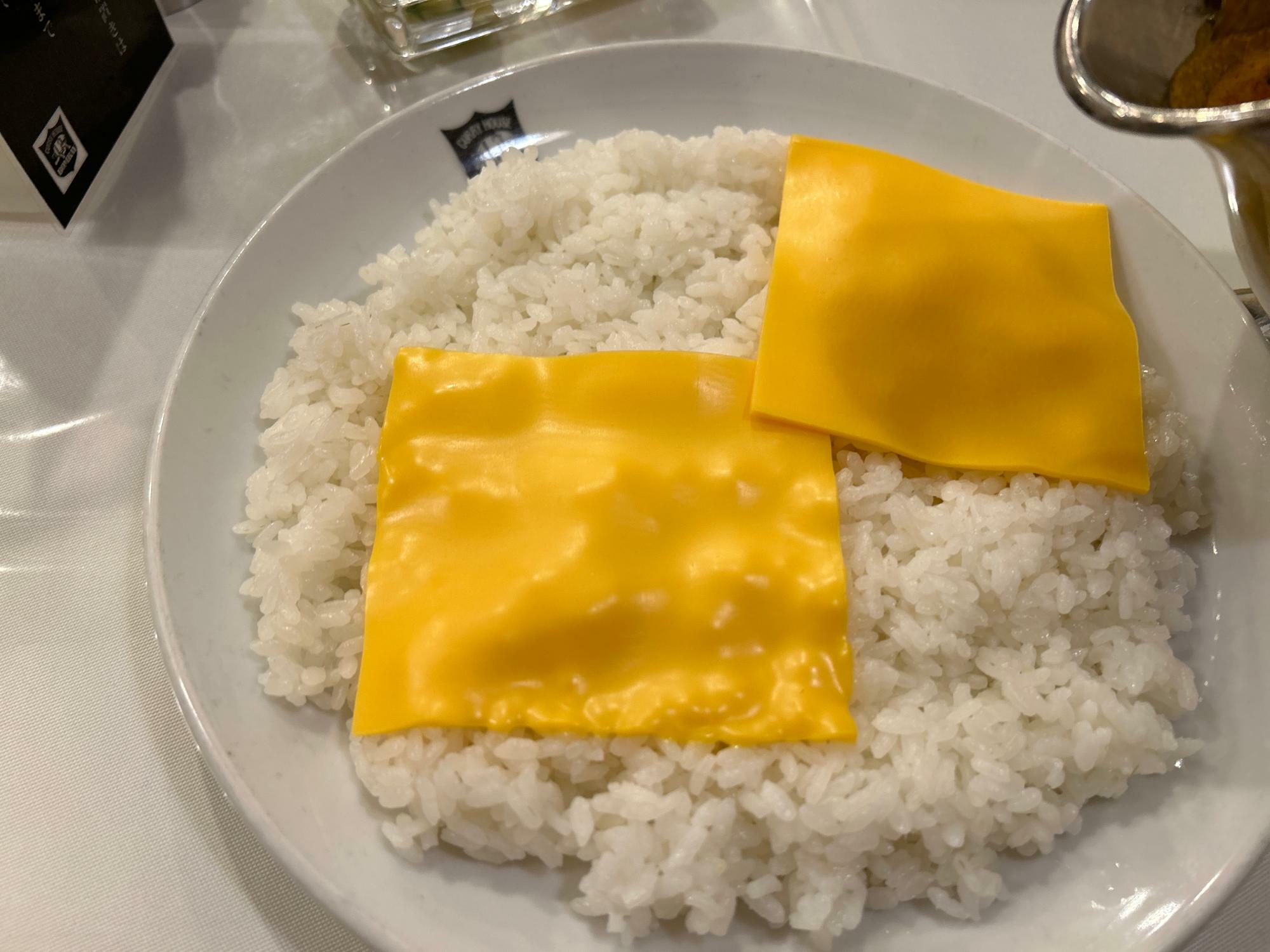 マウンテンカレー　チェダーチーズのせ｜カレーの店ボンベイ 神田店