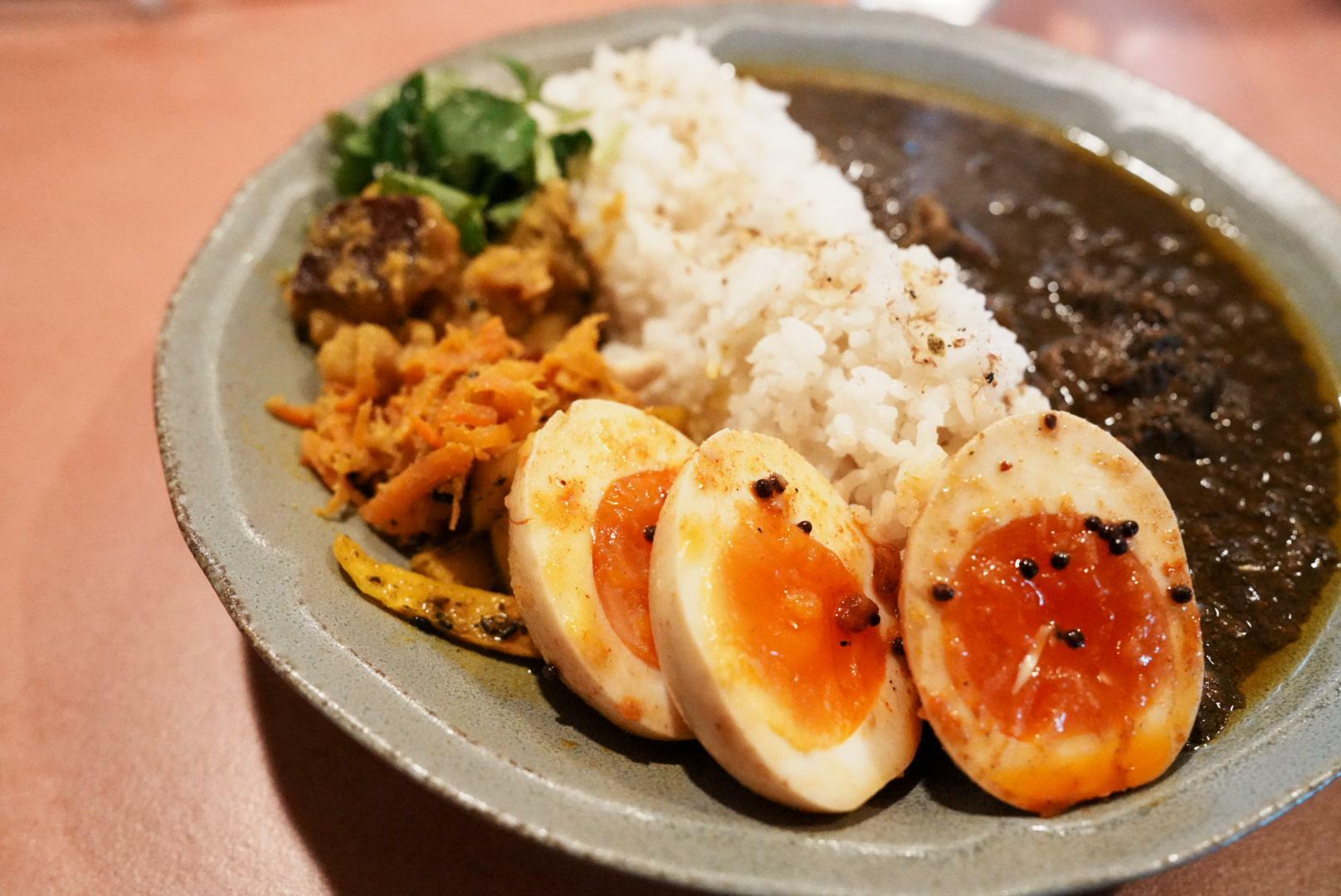 花椒効かせた黒胡麻キーマカレー（黒）