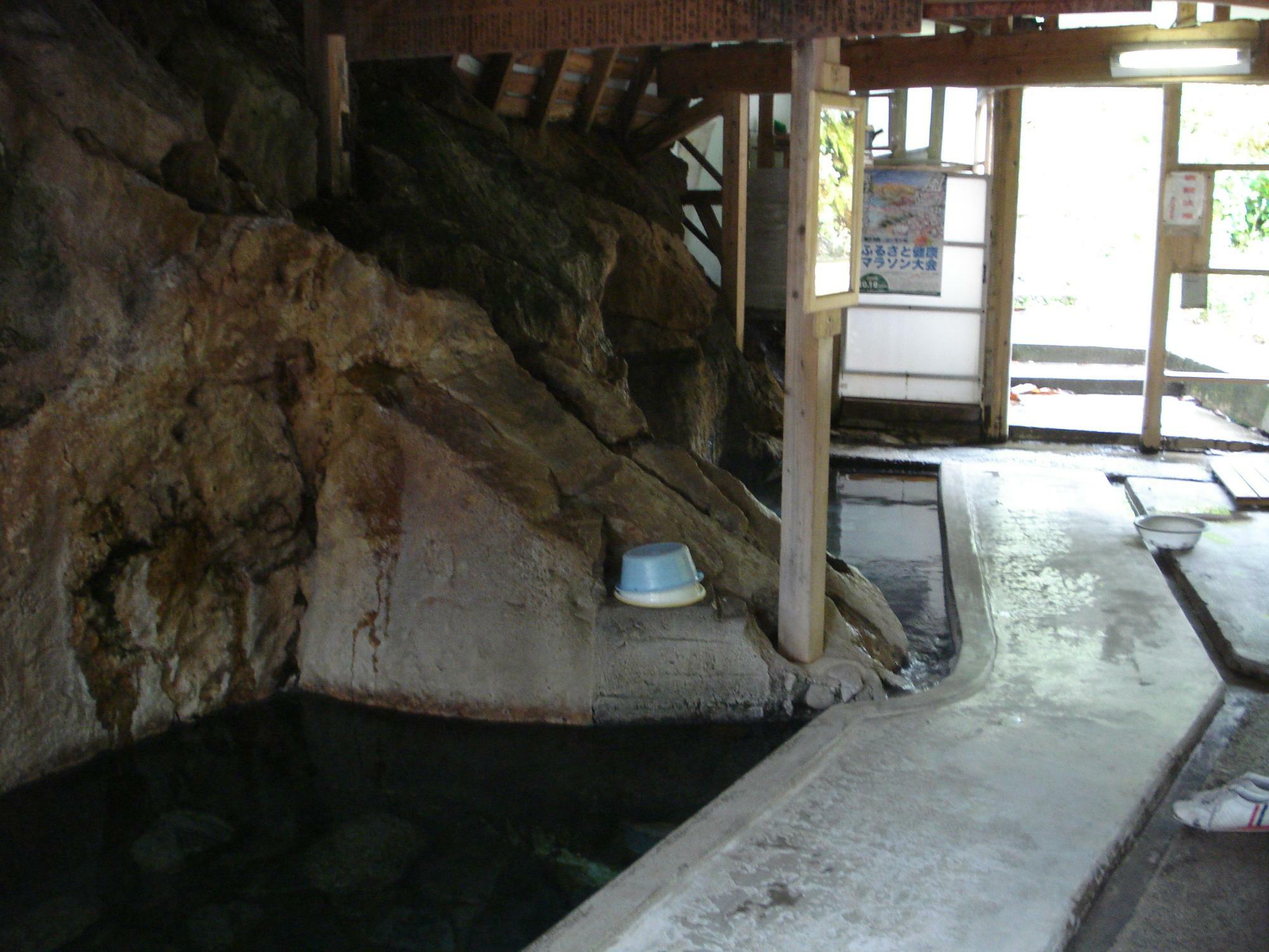 足元湧出の木賊温泉（福島県）の共同露天風呂