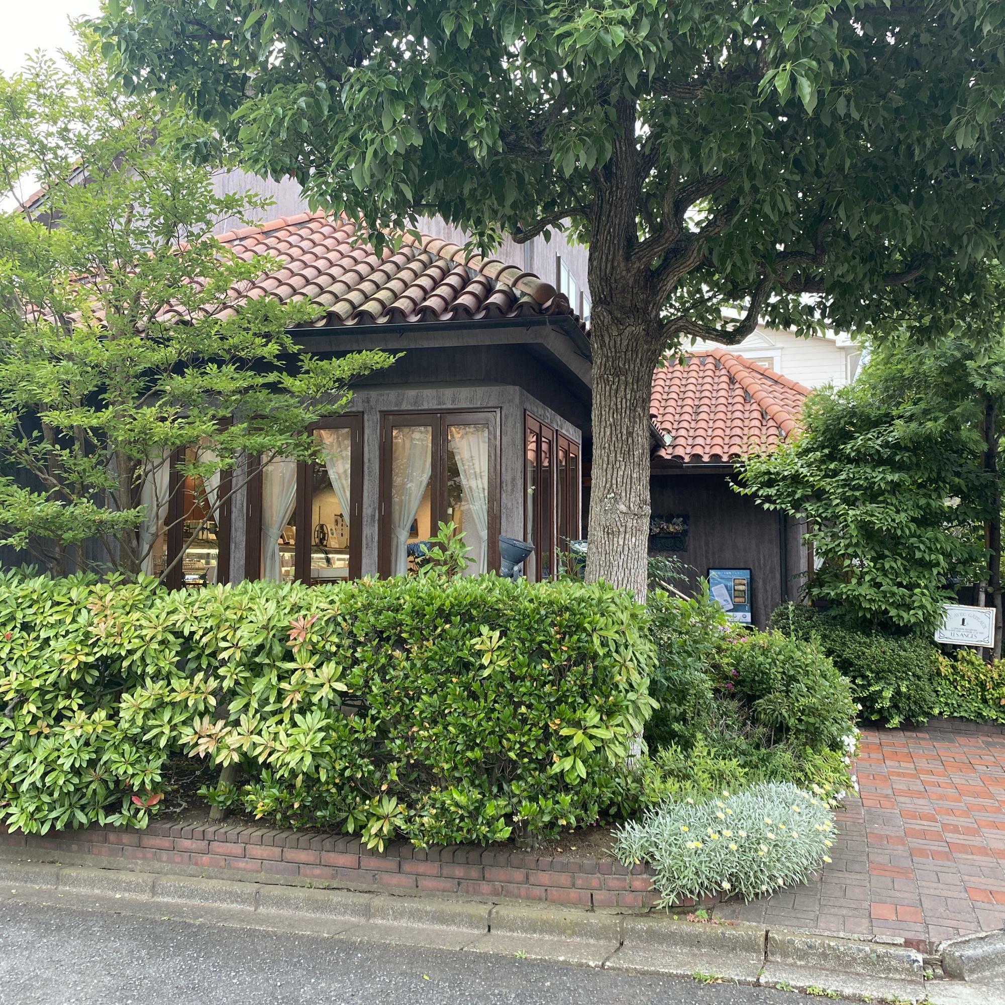 レ・ザンジュ西鎌倉店の外観