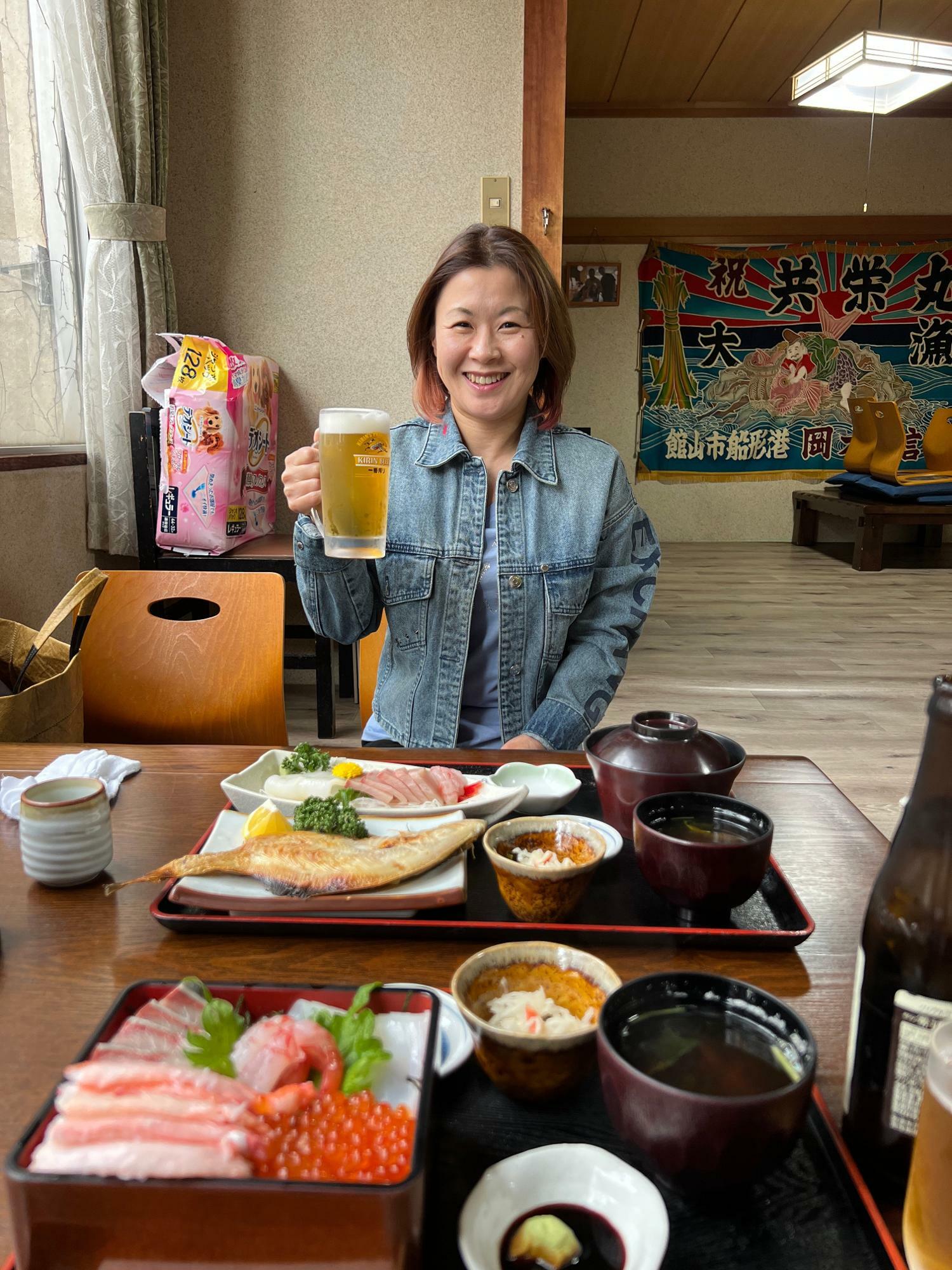 毎月のグルメ旅行ではお酒に合う料理を食する