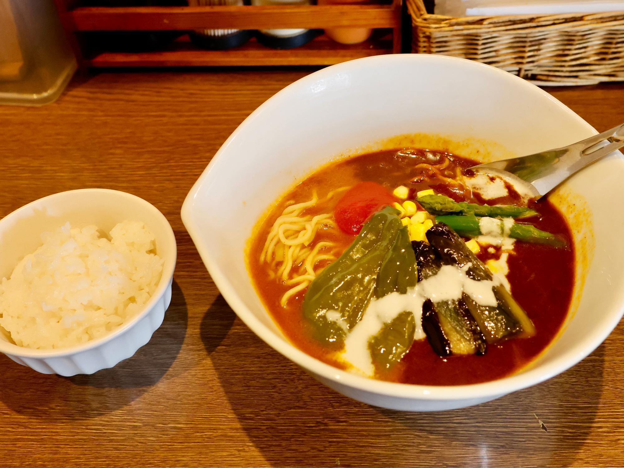 倉敷市】ライスも絶品、二度楽しめるカレーラーメン「リッチ」の
