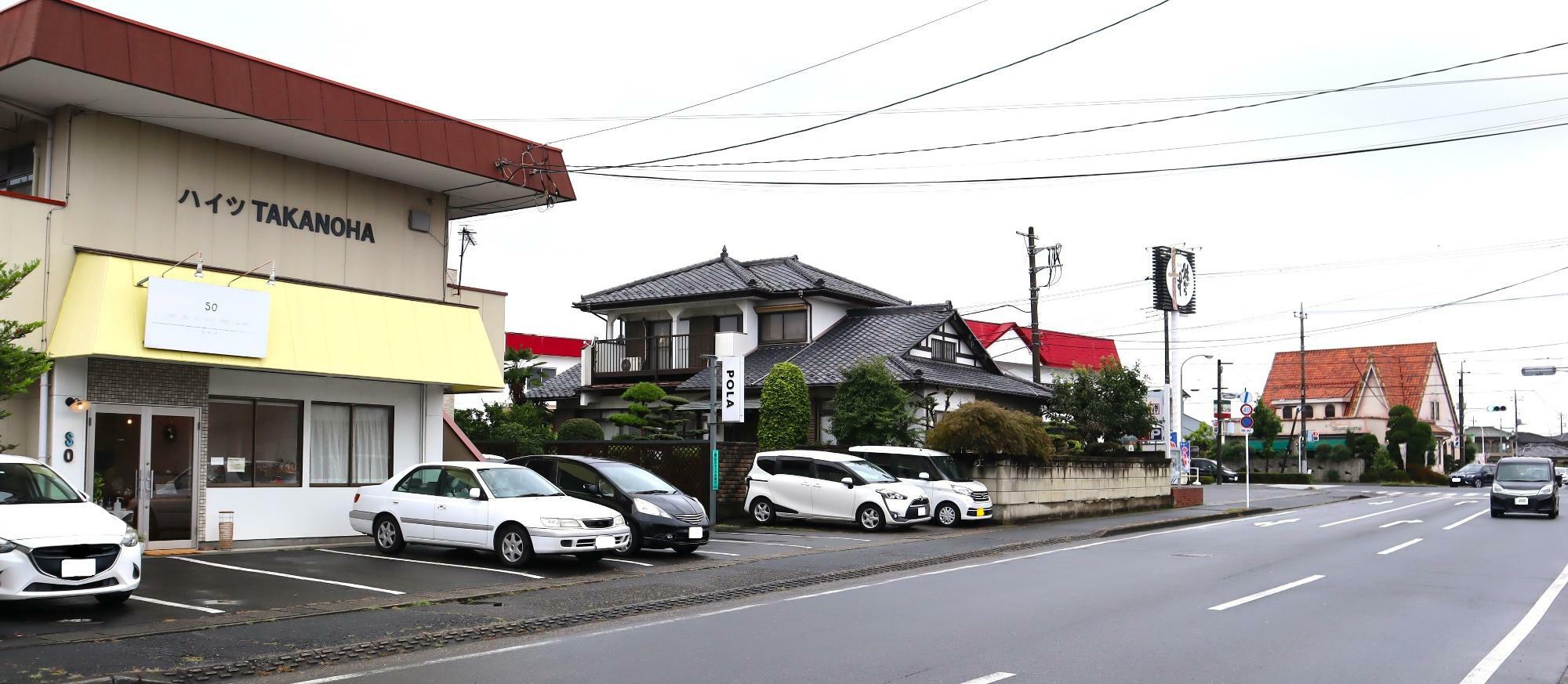 高崎環状線のボンジョルノ本店、KFC高崎小鳥店のある交差点を南に入ったところ