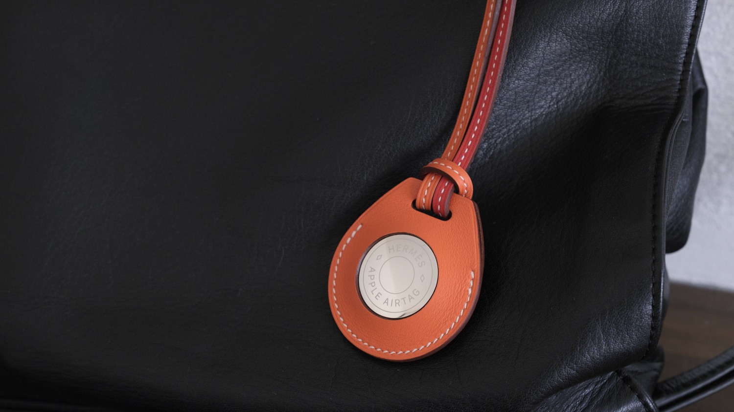 エルメス バッグチャーム Apple AirTag 見つける天才!AirTagのエルメスバージョンはバッグチャーム