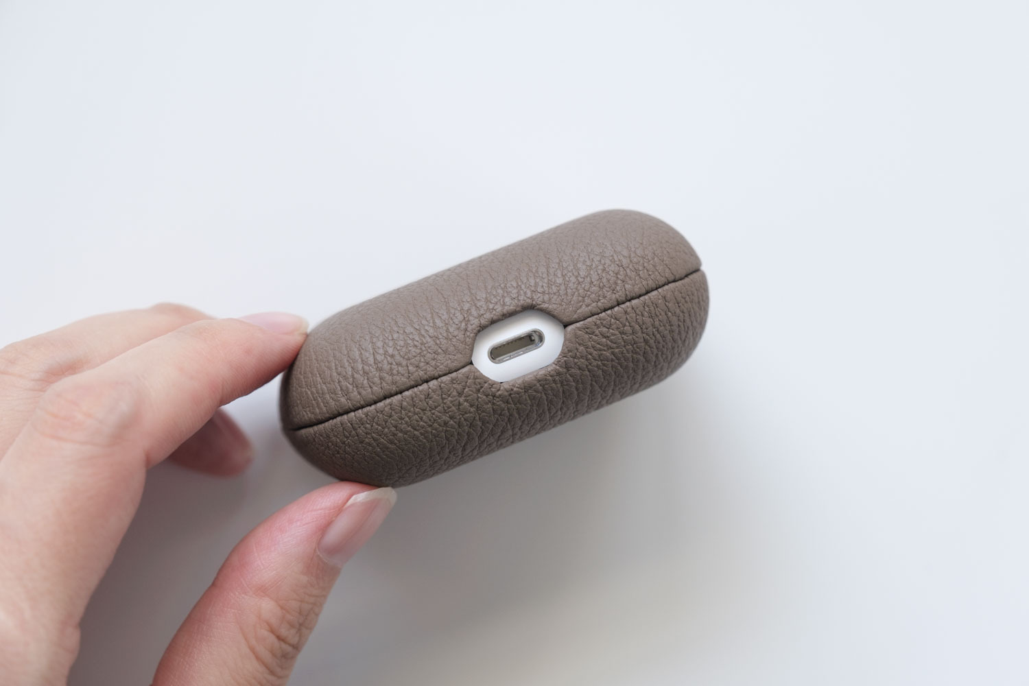 高級感をプラスする!AirPods Pro用のレザーケース 高級感をプラスする!AirPods Pro用のレザーケース