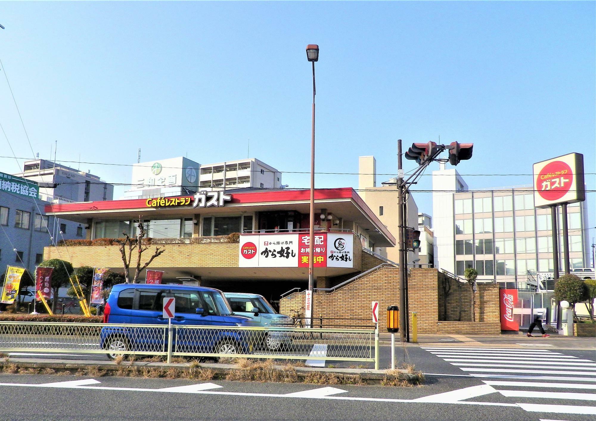 淀川通りの北側のお店です。