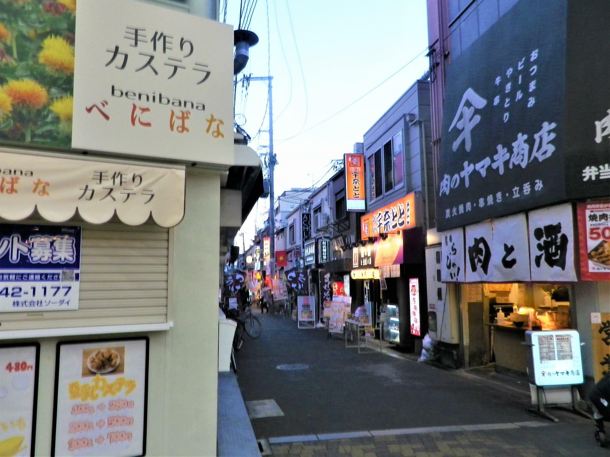 目の前は「肉のヤマキ商店」。