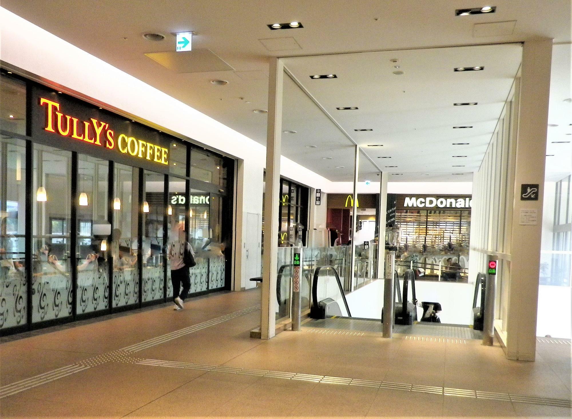 タリーズコーヒー新大阪阪急ビル店の横にあります。
