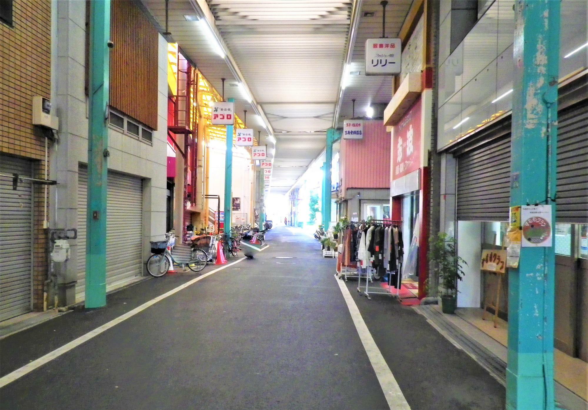 「木川本町商店街」の様子。