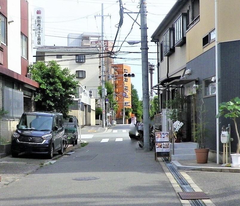 道の途中には2023年6月オープンのお食事処「北の屋」が。