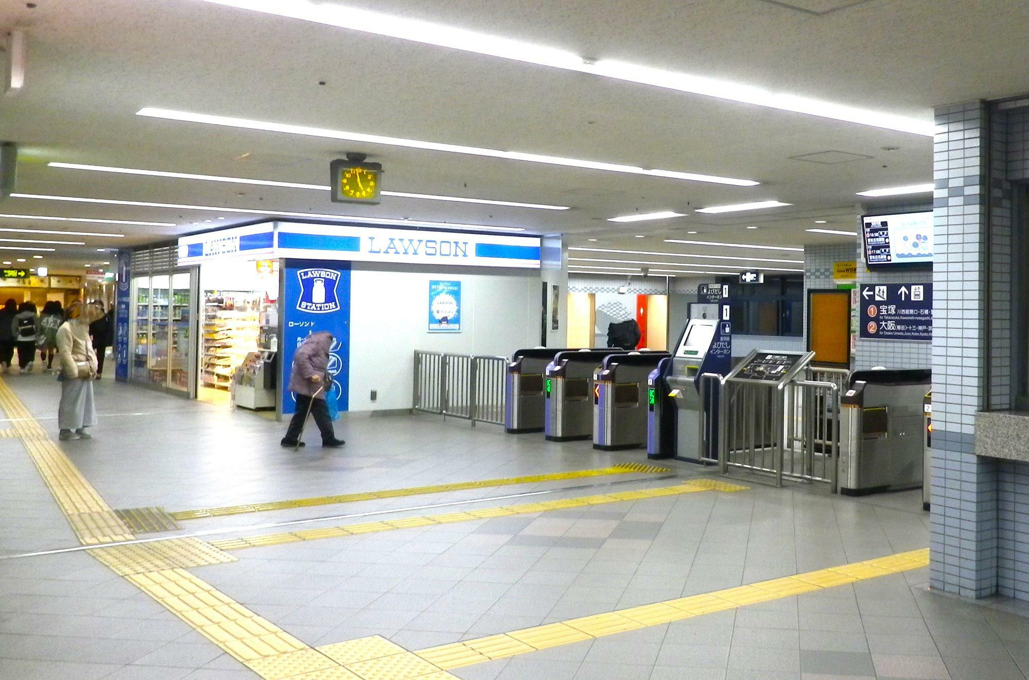 阪急電車三国駅の2階改札。