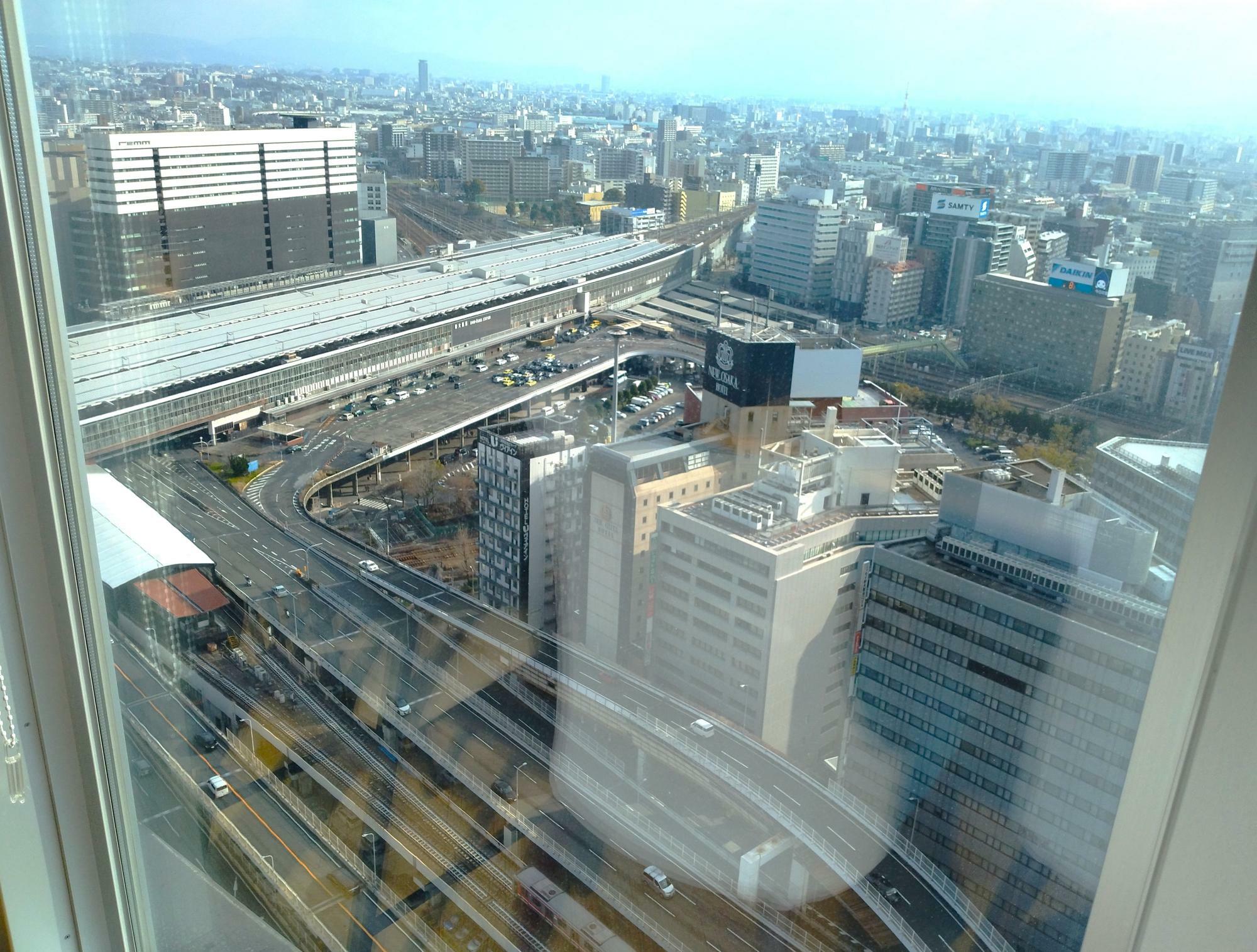新大阪駅付近の景色。