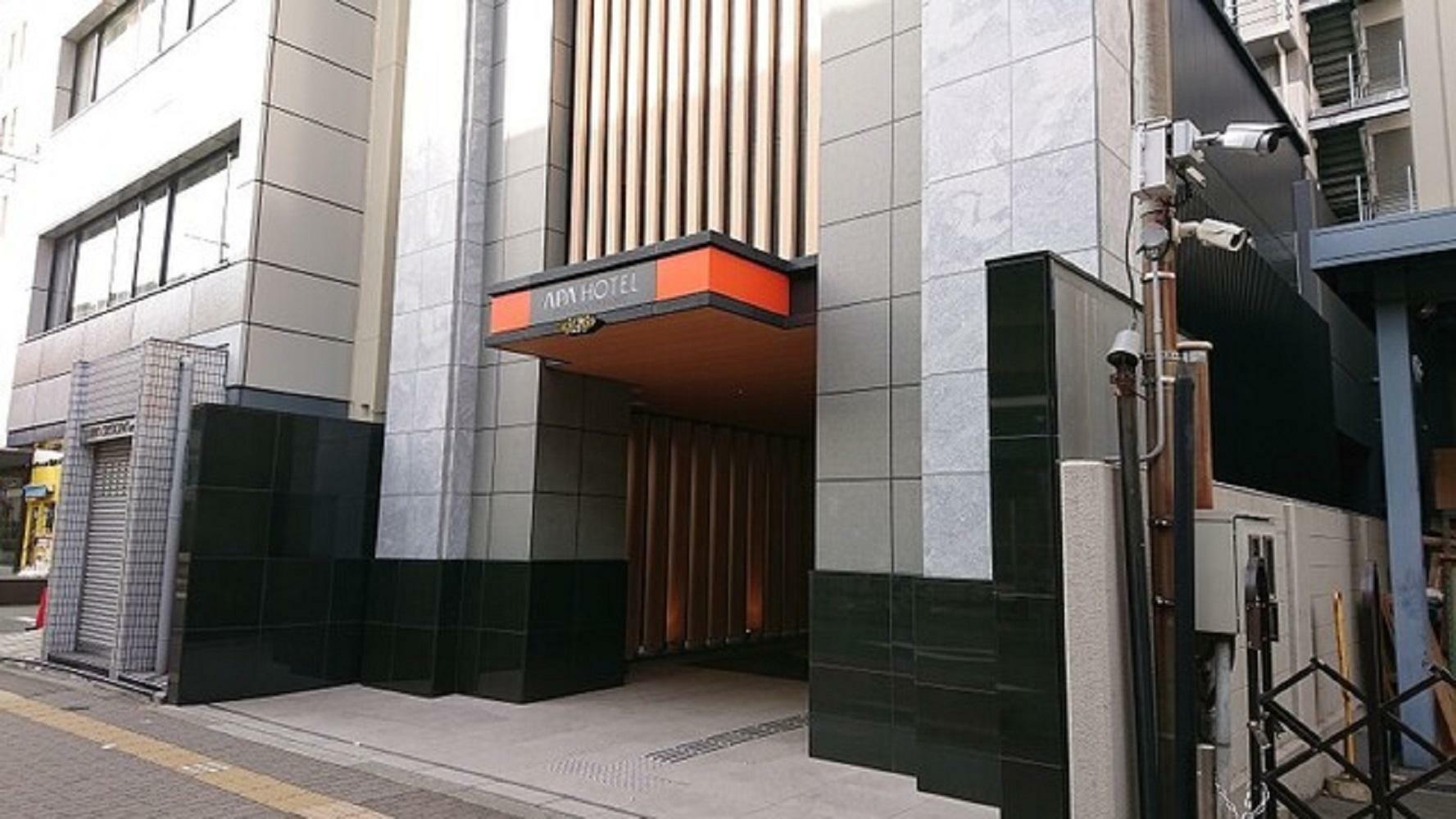 「アパホテル新大阪駅タワー」の入り口。