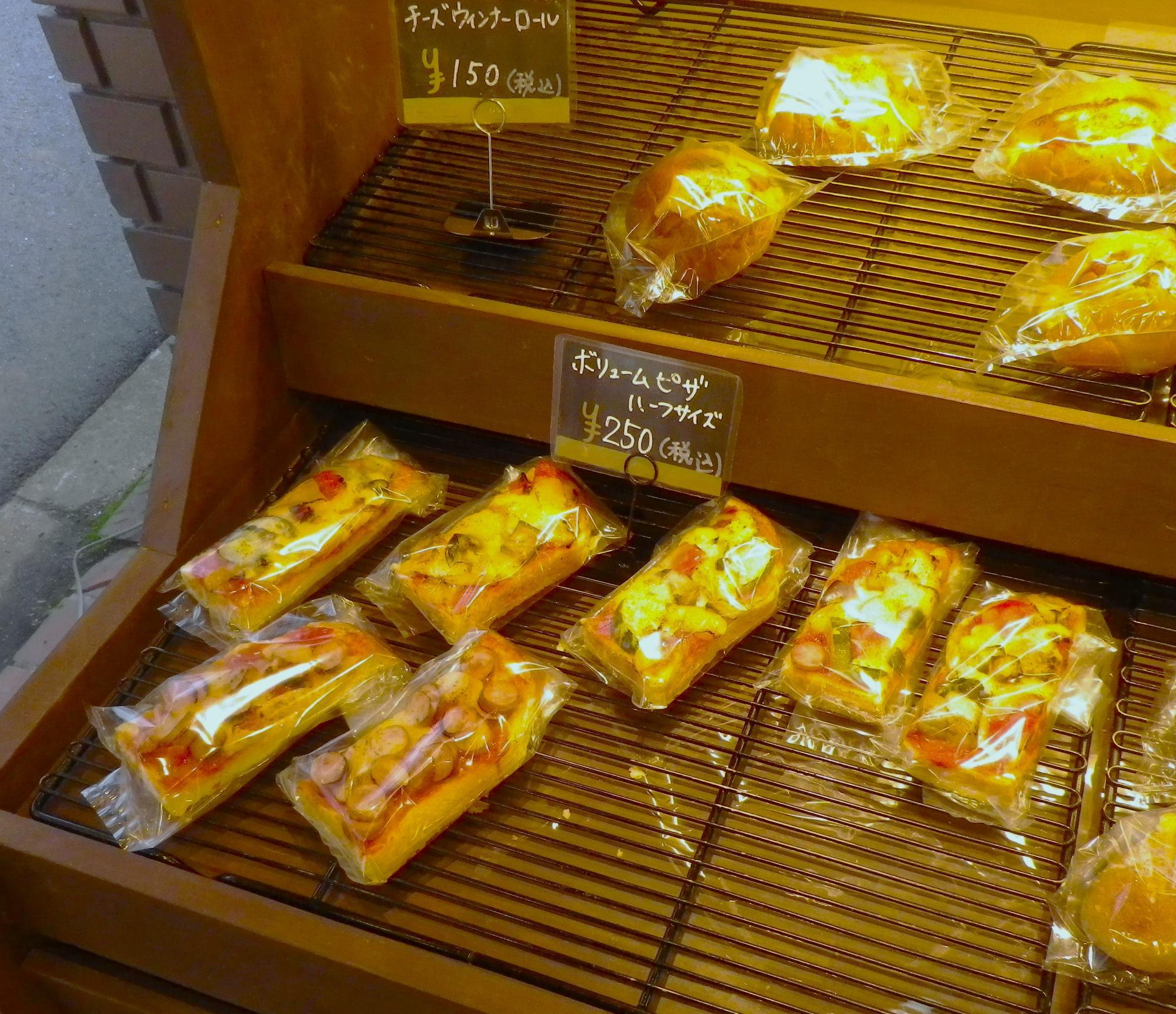大阪市淀川区】東三国駅近の隠れ家パン屋さん♪「Breads Bakery 大阪市淀川区】東三国駅近の隠れ家パン屋さん♪「Breads Bakery
