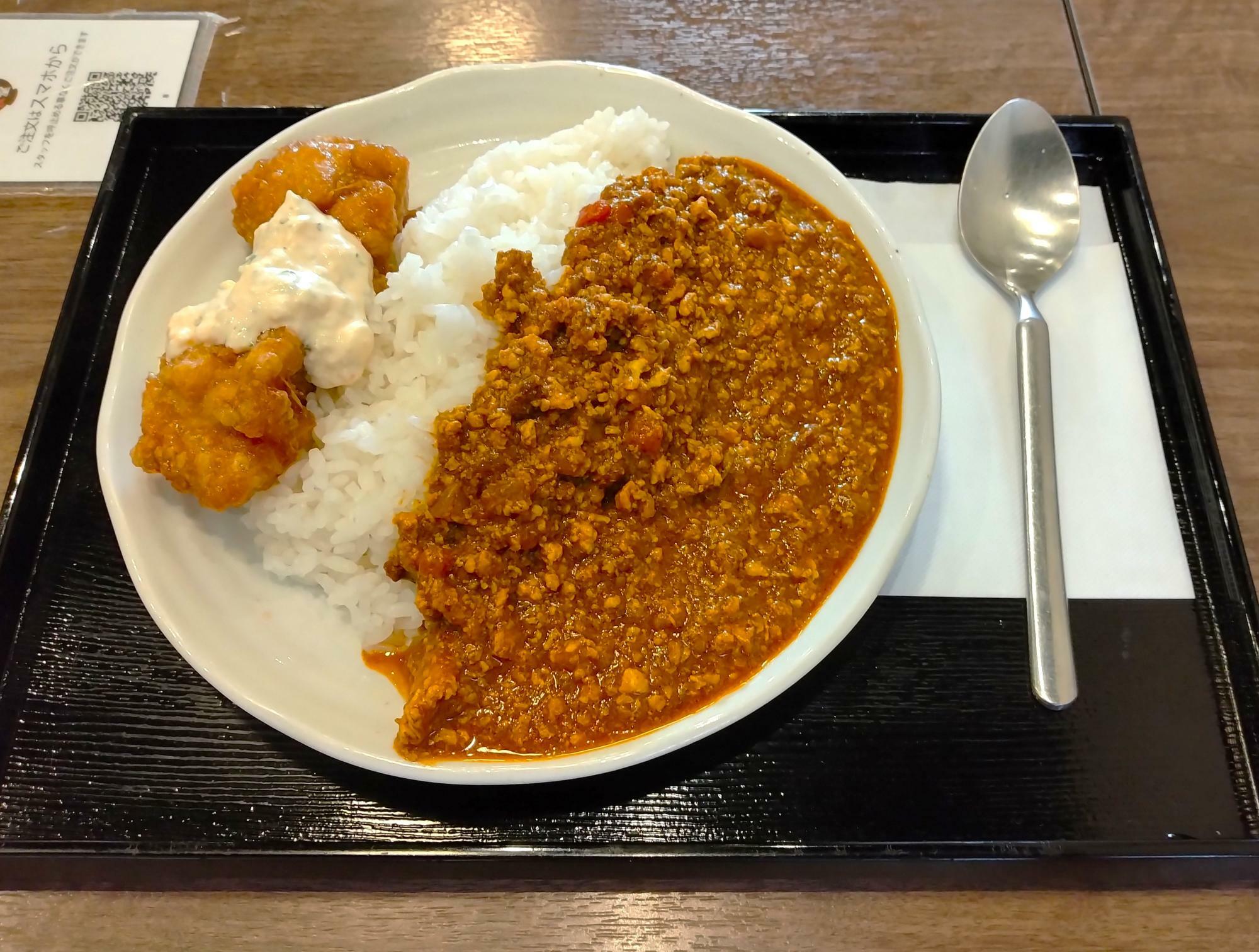 「チキン南蛮キーマ」（ご飯並盛）です。