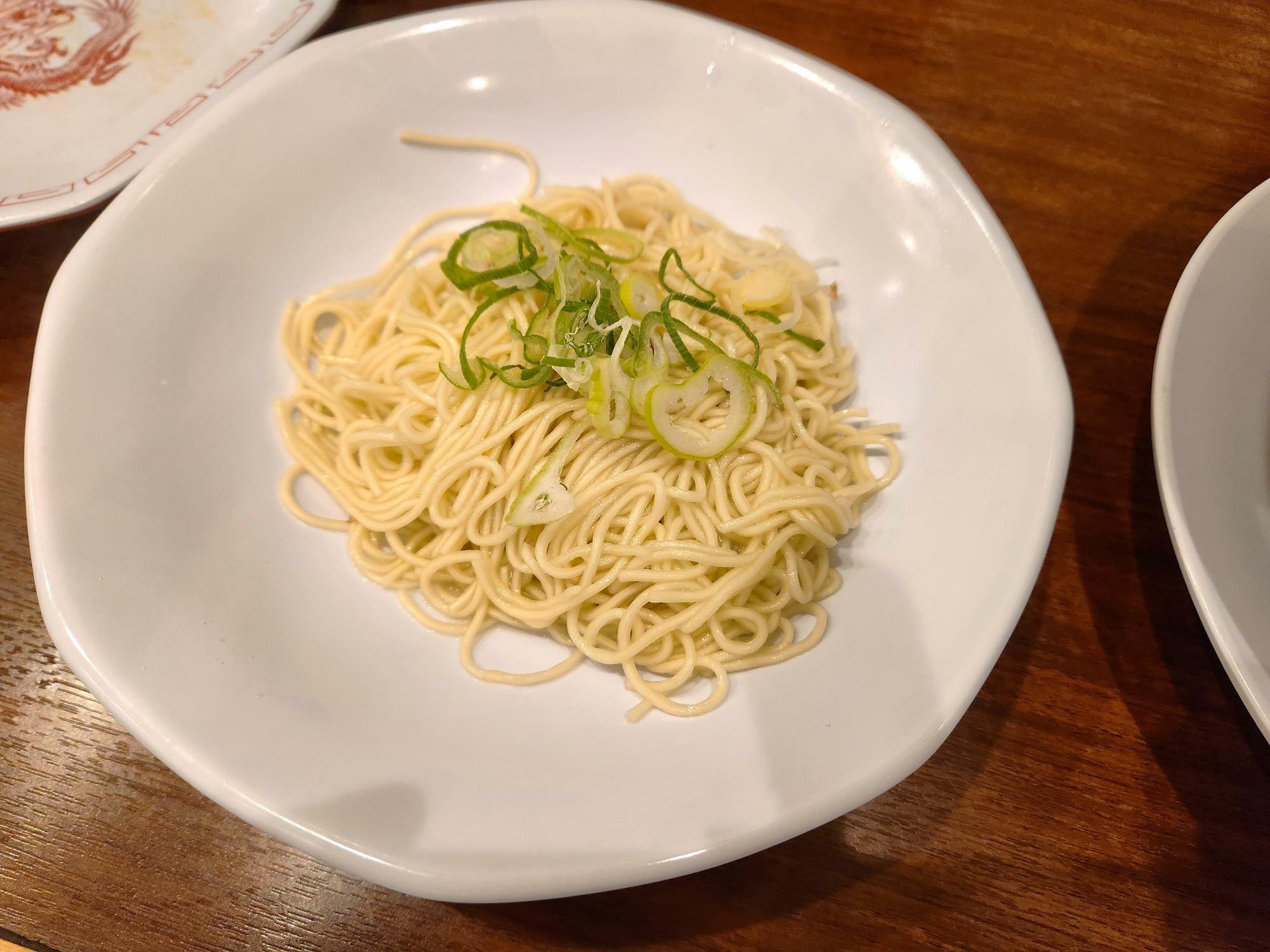 替麺にも、ネギをトッピングしてくれます。