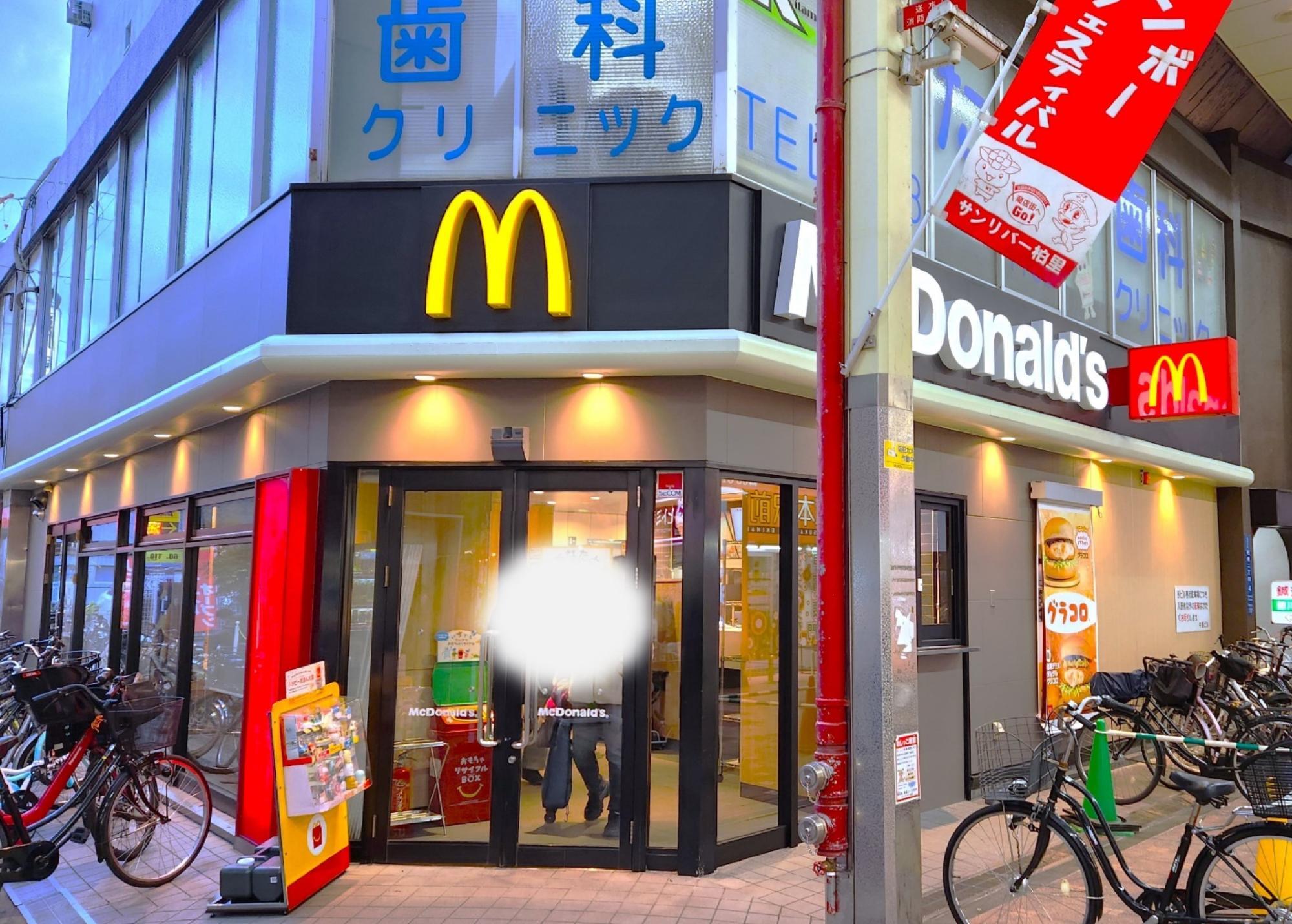 塗り替えられた壁や新しい看板が綺麗な「マクドナルド塚本店」。