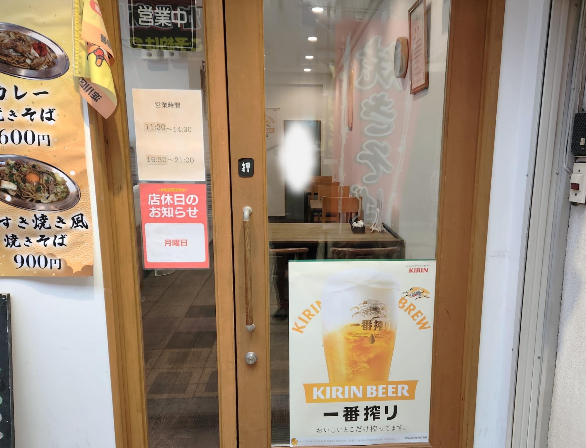 すっきりとしたインテリアの店内。