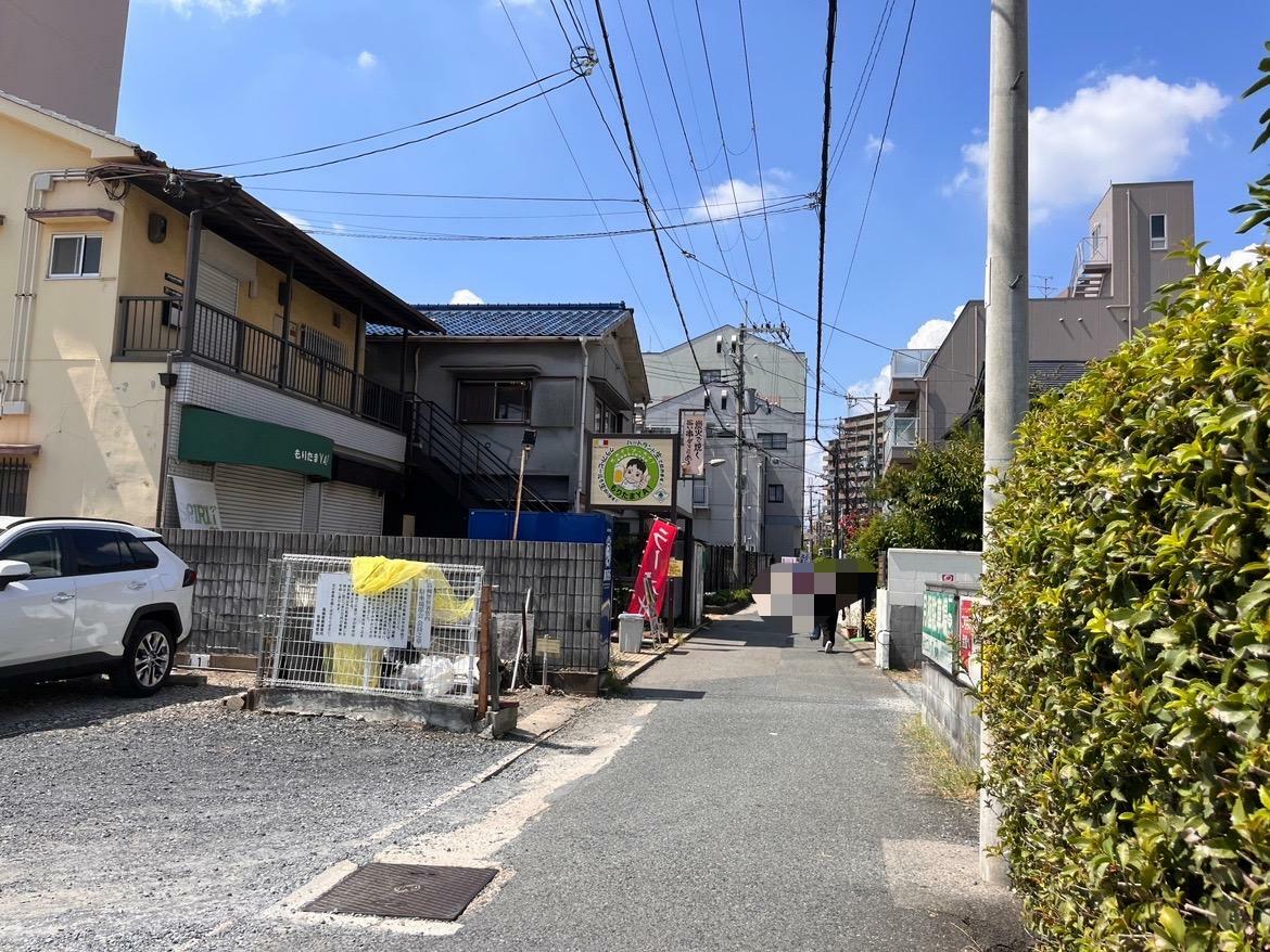 駅方面から「カフェ　ピグリッチ」への道