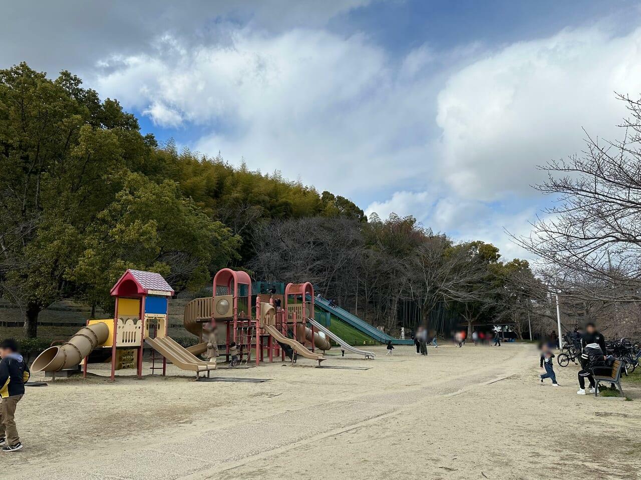 ※「いなり山児童遊戯場」通称「ガリバー公園」