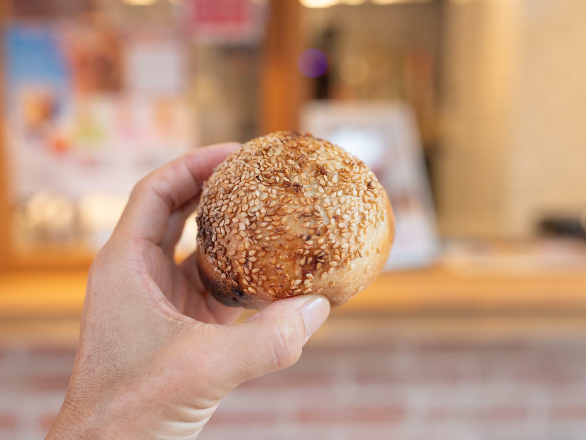 町田市】台湾発ソウルフード「胡椒餅」は食べ歩きが楽しい！1個430円