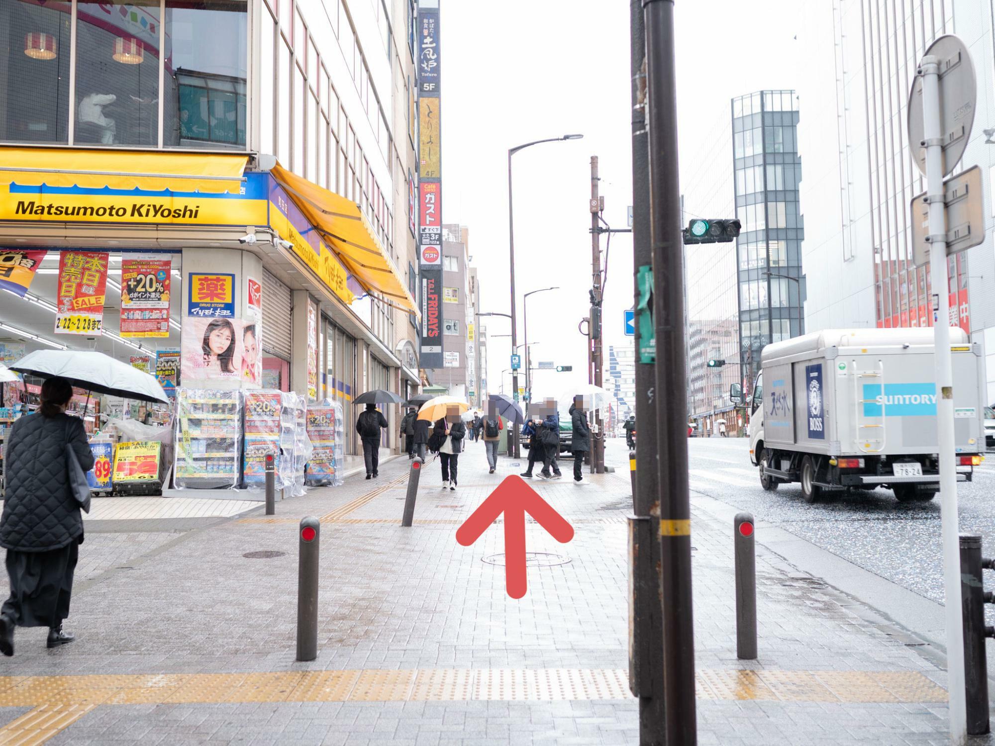 原町田大通り沿いにあるマツモトキヨシを通過