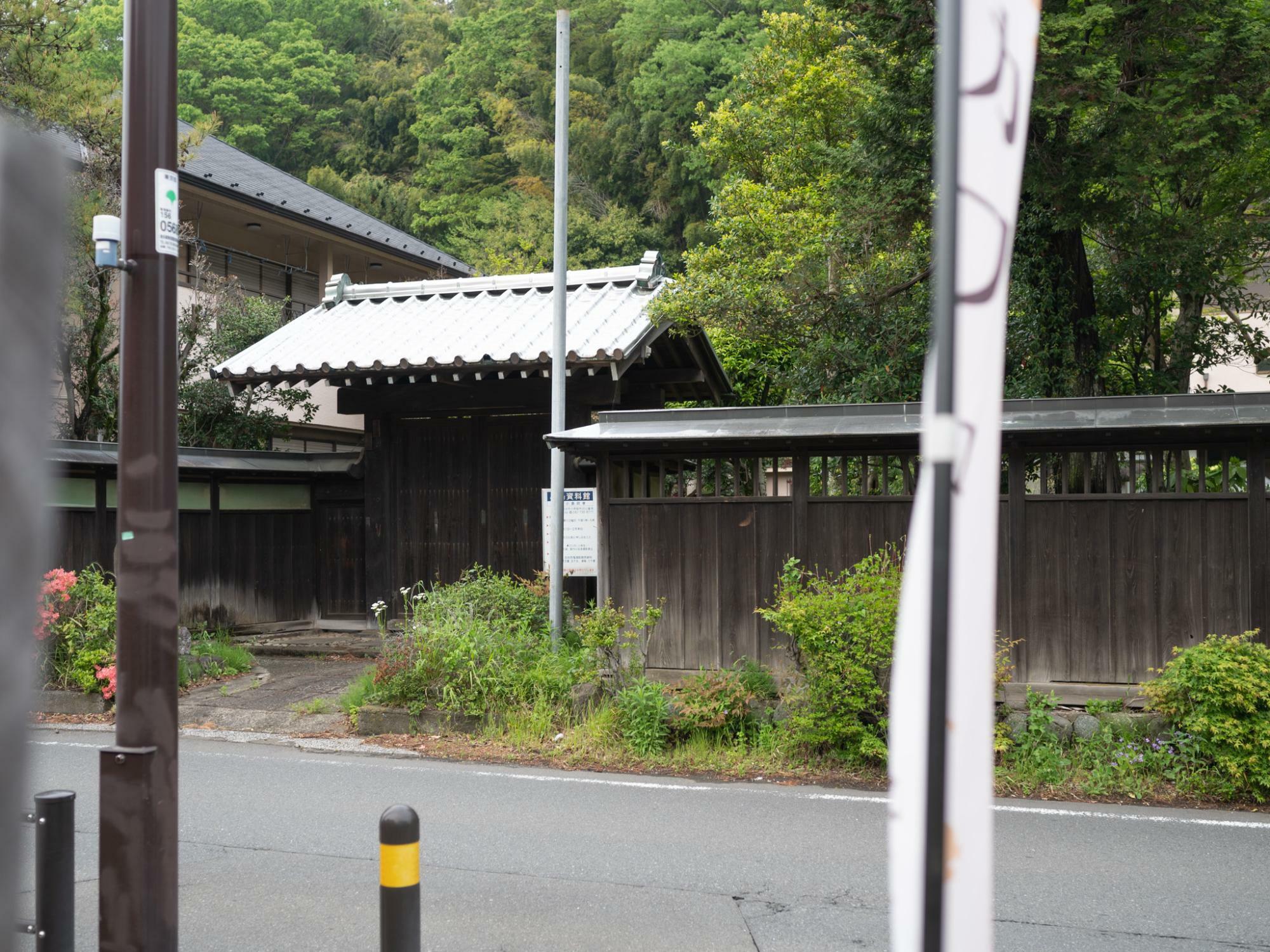 小野路宿通り沿いに建つ家並