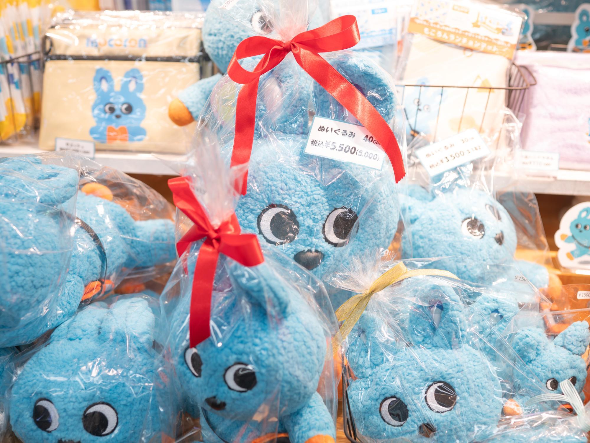 もころん 外装の全面ラッピングに加え、お子さまがより楽しめる内装へと