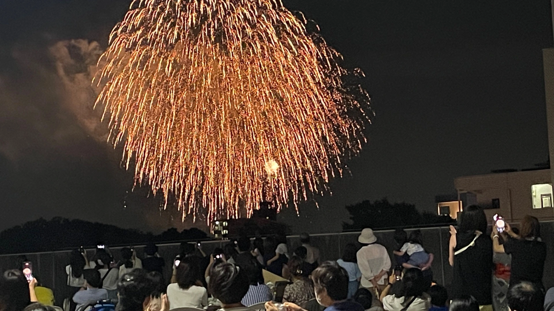 【入間市】入間PePeで初ビアガーデン！ 基地の花火がお腹一杯に