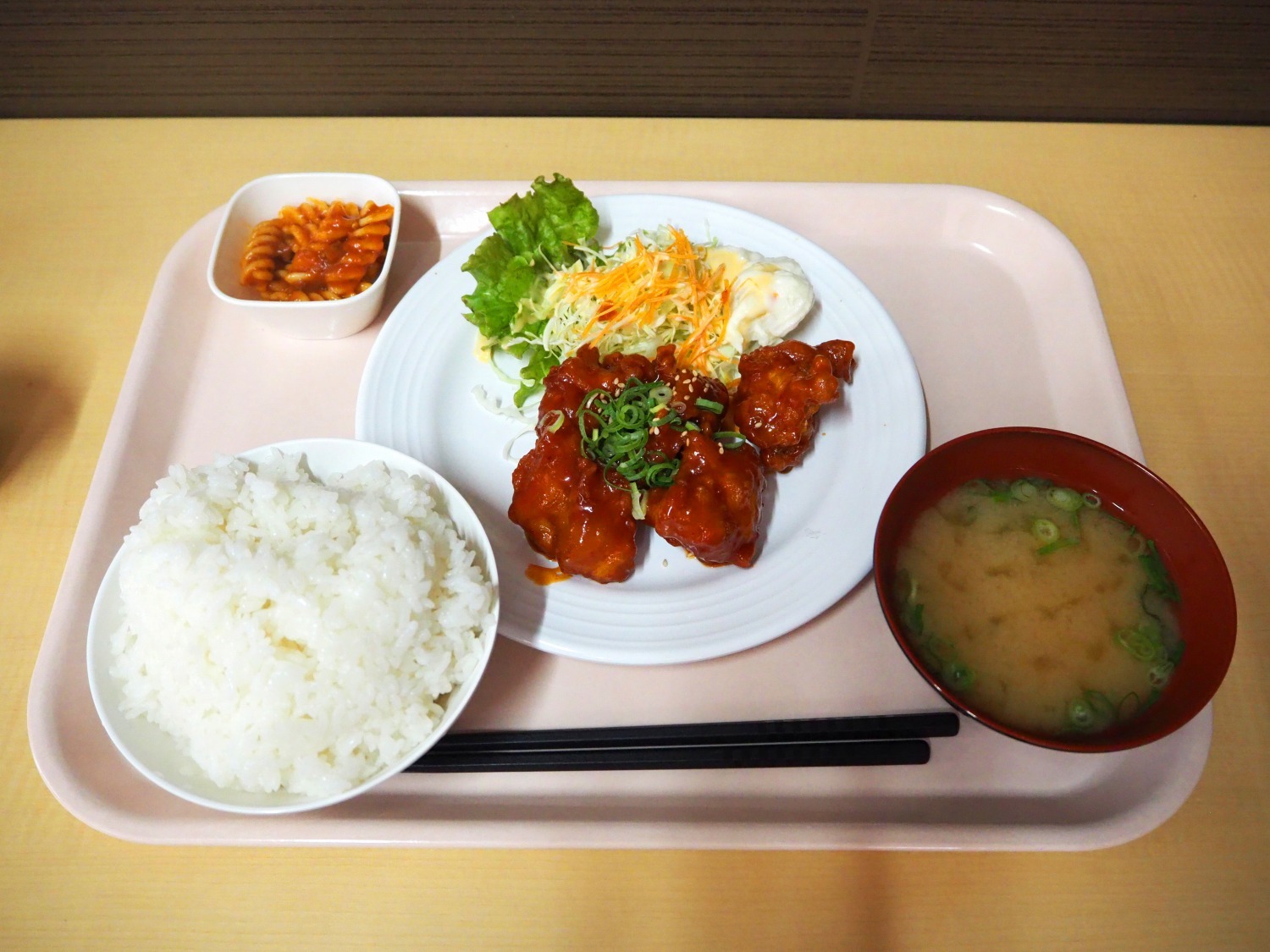 ヤンニョムチキンランチ。とてもご飯が進んで美味しかった