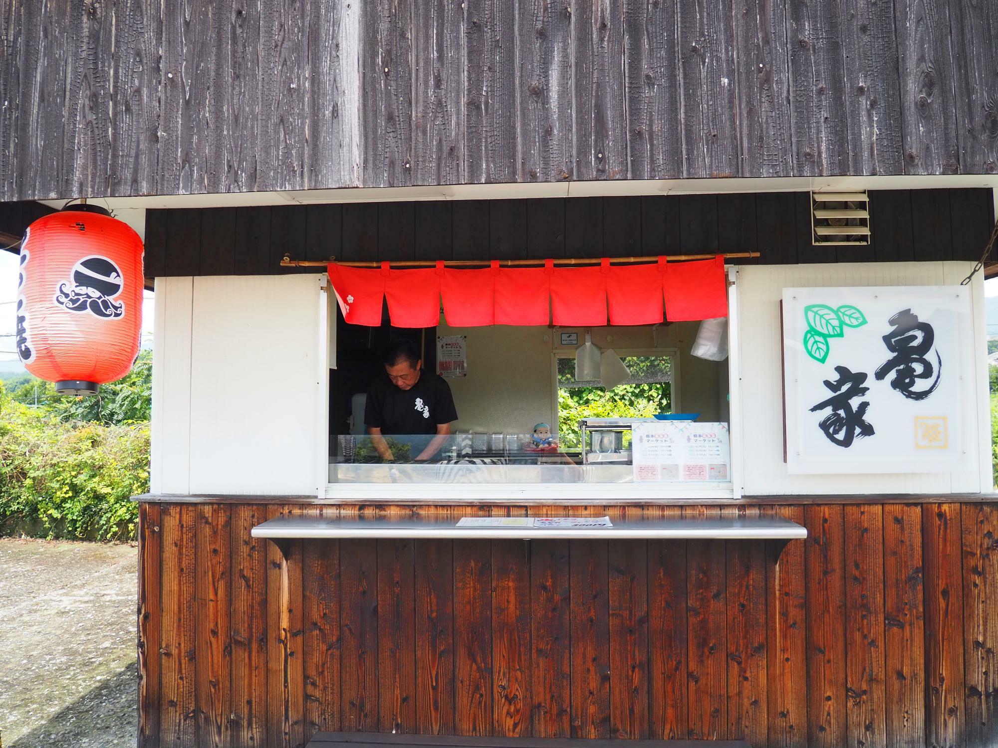 中も外も暑い中、お仕事されていました