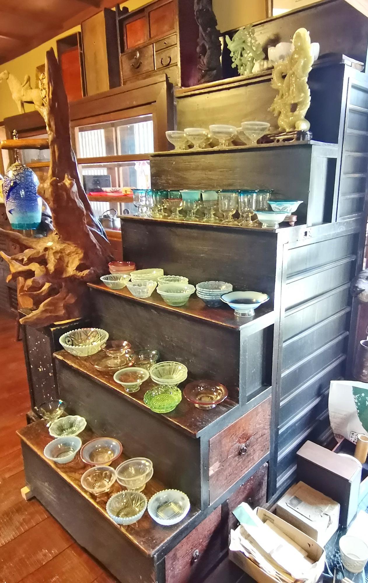ウランガラス製の天使像 橋本市(高野山エリア)】店内リニューアルでスッキリ！大正時代の