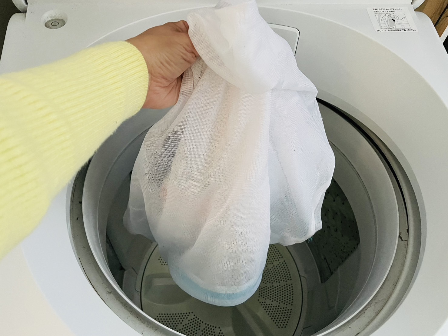洗濯ネットに小物はまとめて入れることで洗濯を干す時に時短につながります