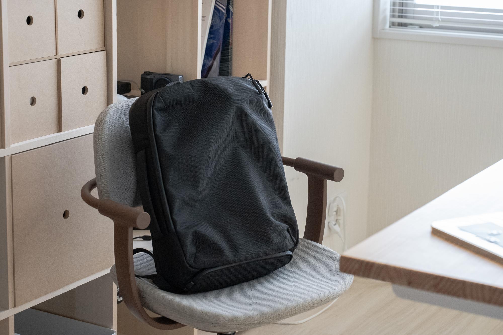 デイユースの最適解。必要最小サイズに機能性が詰まったPCバック デイユースの最適解。必要最小サイズに機能性が詰まったPCバック