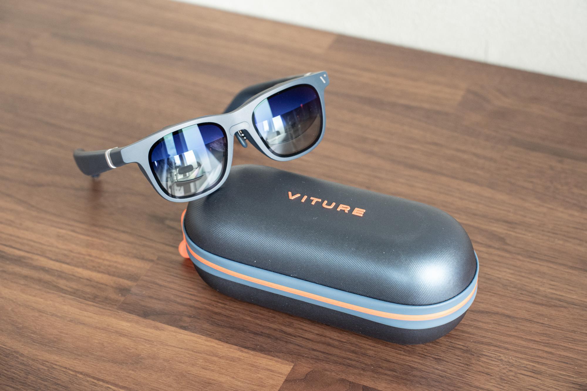 新発想ネックバンドが出色の次世代スマートグラス「VITURE One 新発想ネックバンドが出色の次世代スマートグラス「VITURE One