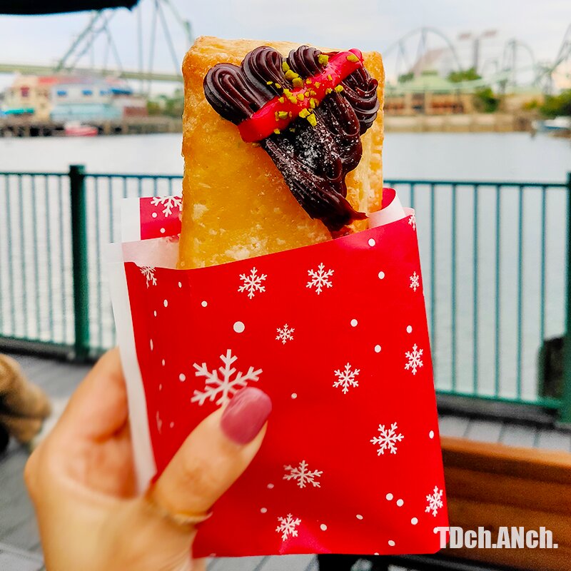 クリスマス・ホットアップルパイ ～チョコクリーム＆ピスタチオ～　800円