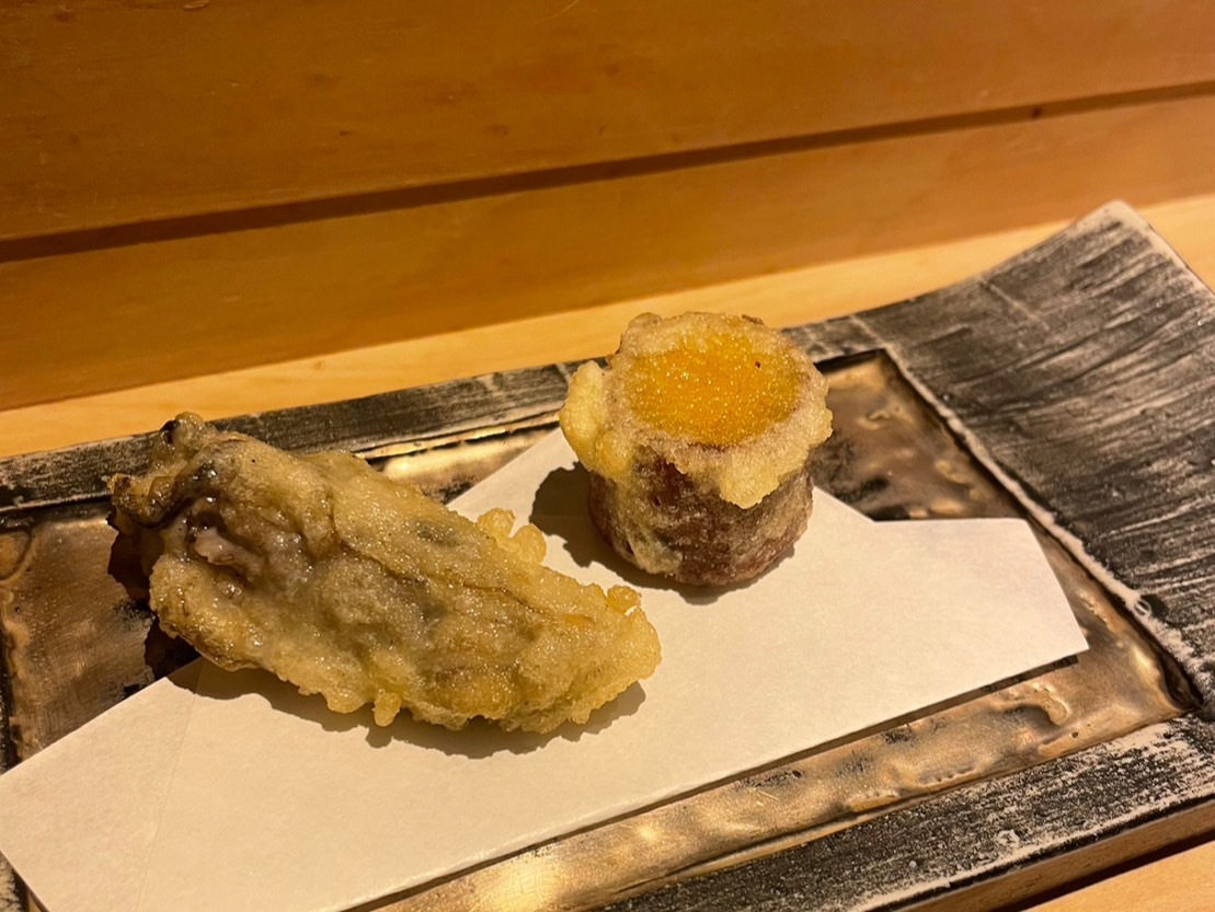 牡蠣（左）と安納芋（右）の天ぷら