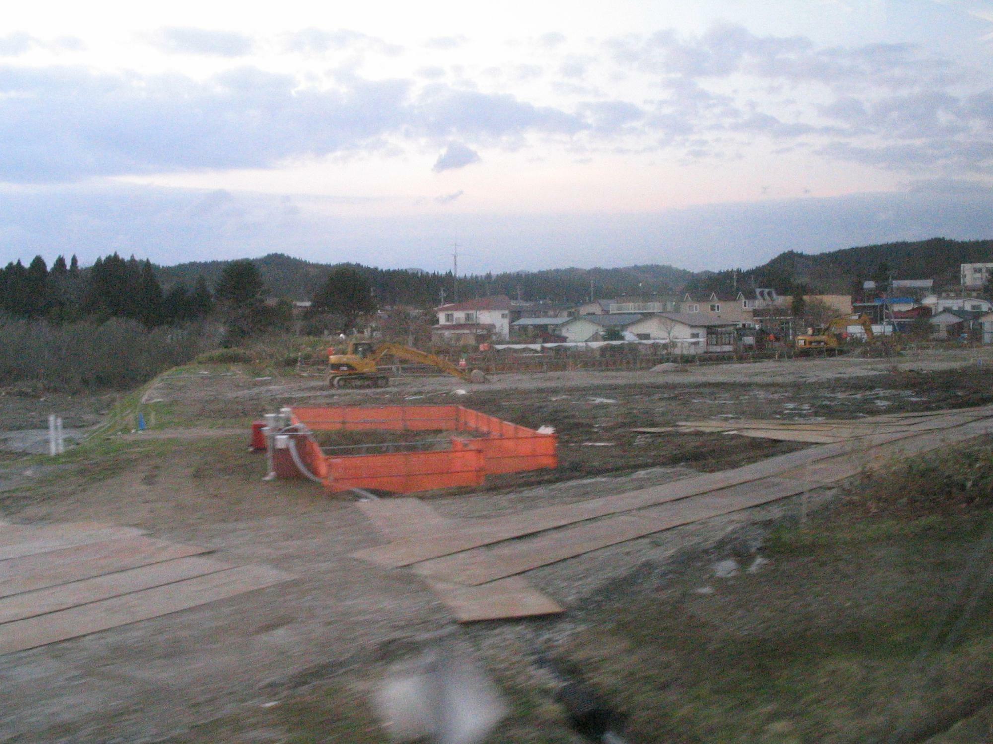 2010年4月29日、木古内駅付近で建設工事の進む北海道新幹線（筆者撮影）