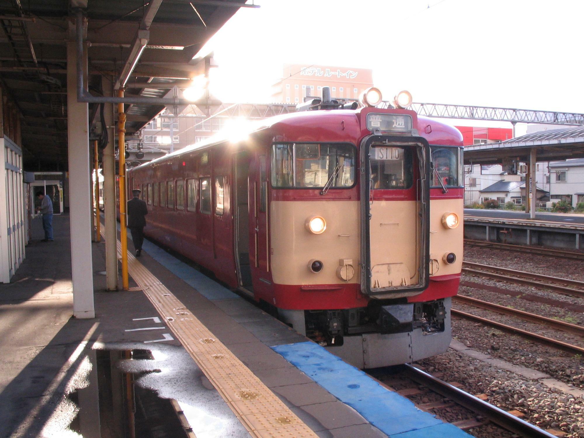 キハ143形の導入前に千歳線・室蘭本線で活躍していた711系電車、2011年東室蘭駅にて（筆者撮影）
