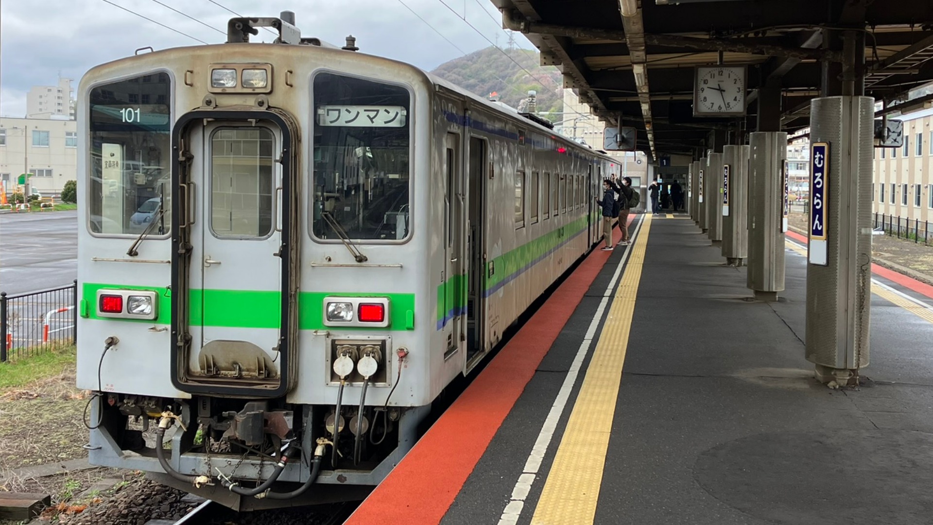 引退迫るJR北海道のキハ143形気動車 「レッドトレイン」と呼ばれた 引退迫るJR北海道のキハ143形気動車 「レッドトレイン」と呼ばれた