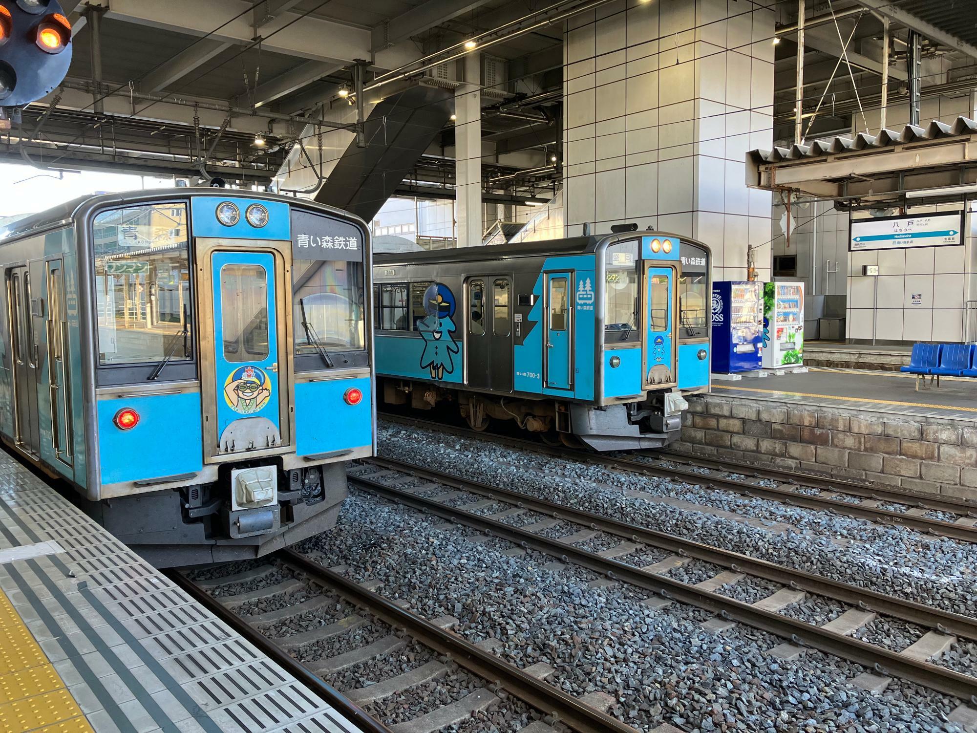 八戸駅に並んだ青い森701系（筆者撮影）