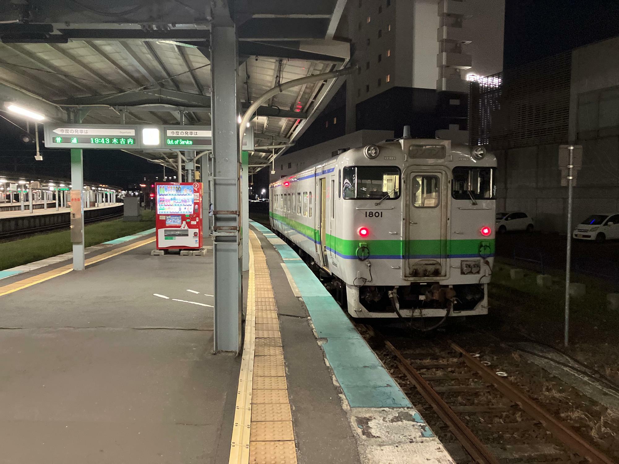函館駅に到着したキハ40形普通列車（筆者撮影）