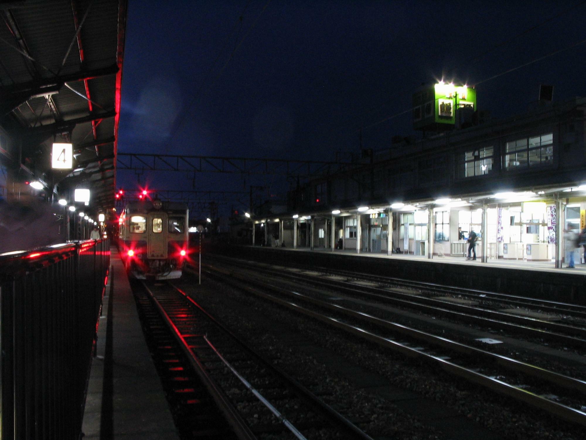 糸魚川駅から分岐する大糸線ではキハ52形が現役だった（筆者撮影）