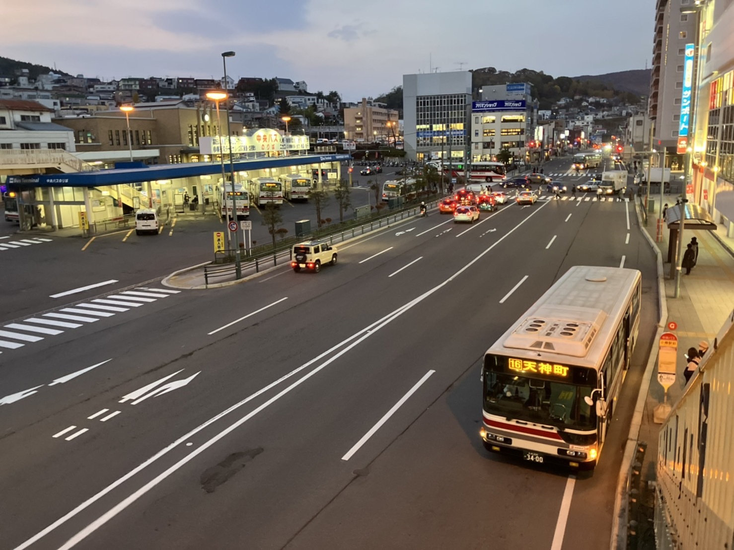 新小樽駅予定地近くの天神町行のバスに乗る（筆者撮影）