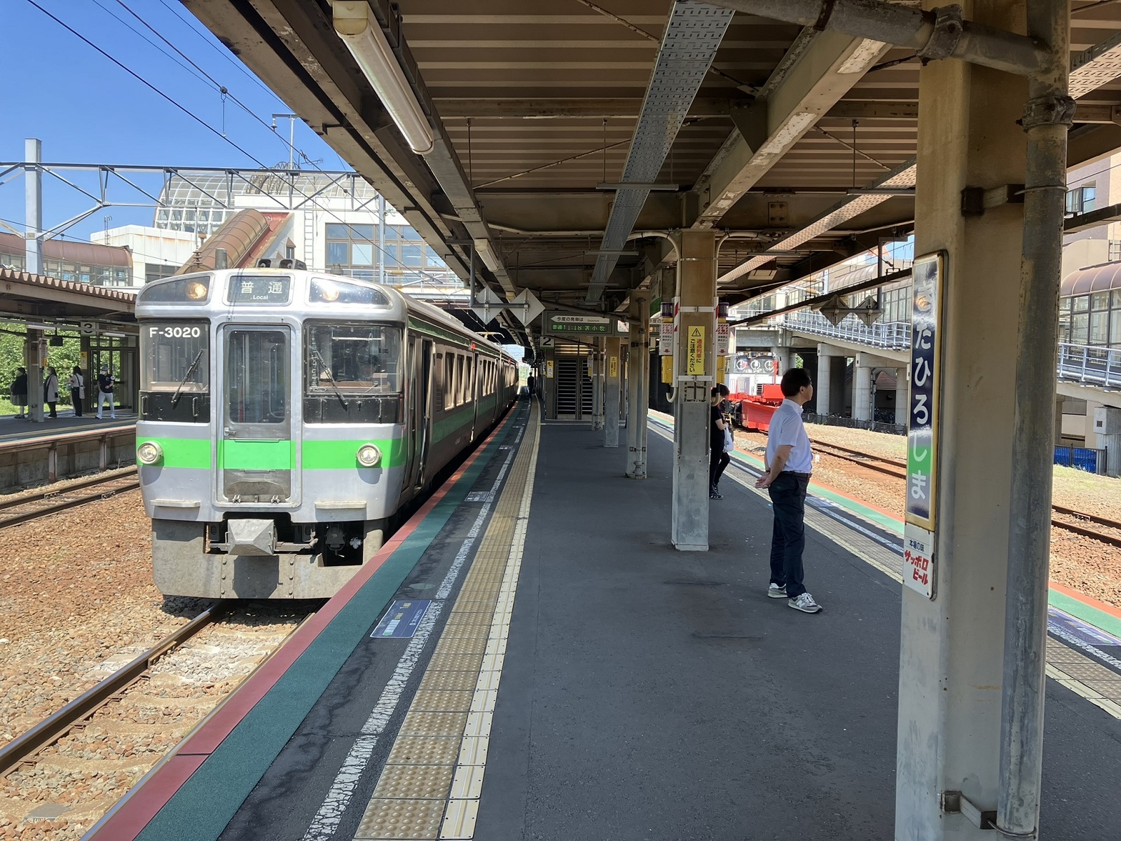 札幌方面からの日中時間帯の普通列車はすべて北広島駅折り返しとなる（筆者撮影）